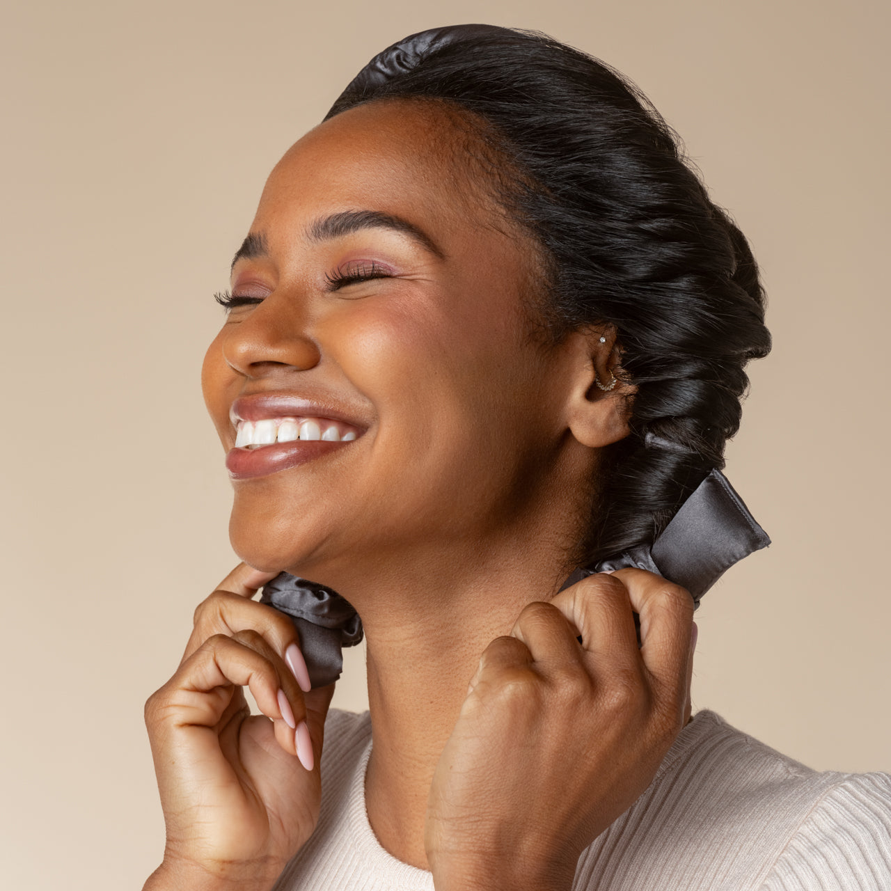 Charcoal Satin Heatless Curling Set - Image 2