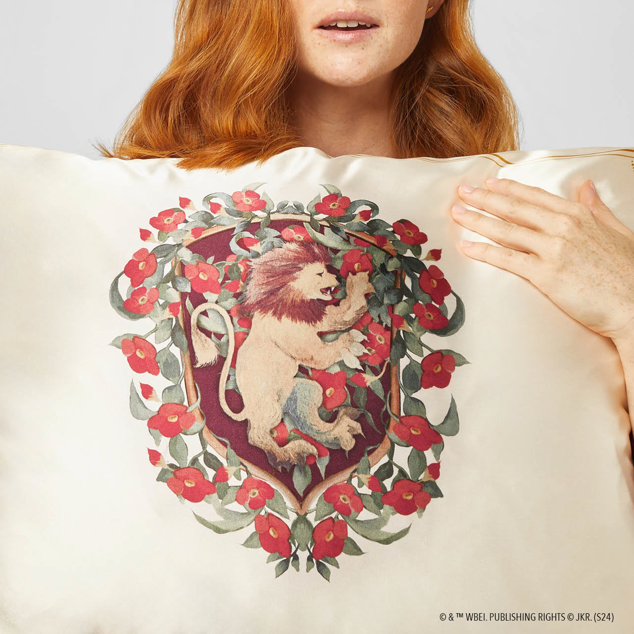 Kitsch x Harry Potter Satin Pillowcase in Gryffindor 2 Pack - Image 5