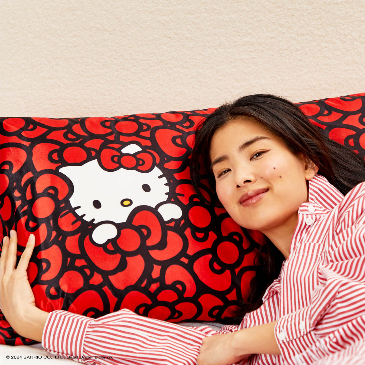Kitsch x Hello Kitty Satin Pillowcase in Kitty Bathes in a Sea of Bows - Image 3